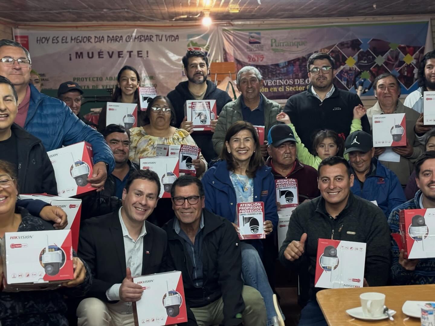 Ceremonia de entrega de cámaras Hikvision a vecinos del sector Oromo en Purranque